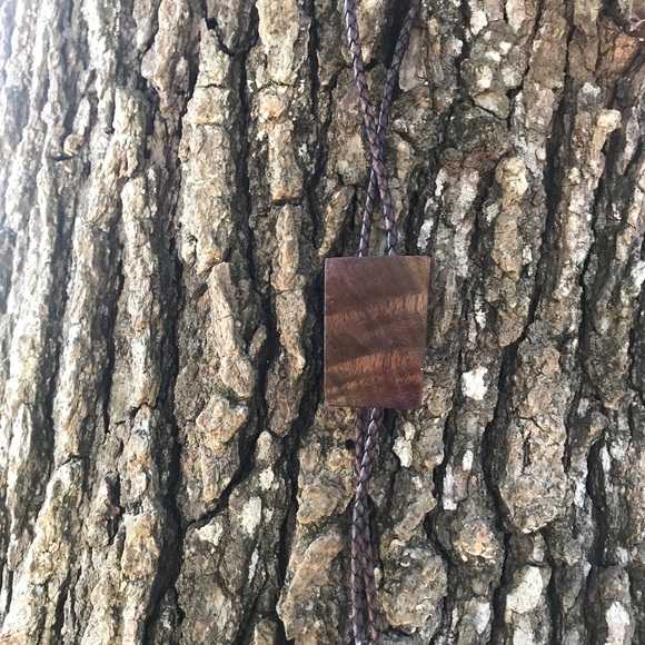 Handcrafted wooden bolo tie - Picture 2 of 2